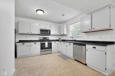 Photo of 17902 Sanibel Circle, Westfield, IN