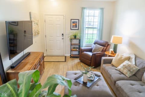 Living room at 2263 Shadow Bend Drive, Columbus, IN