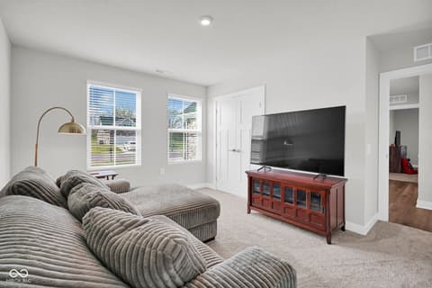 Photo of 959 Independence Drive, Edinburgh, IN