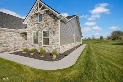 Photo of 959 Independence Drive, Edinburgh, IN
