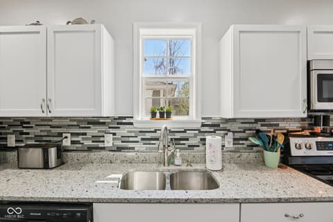 Kitchen at 554 N Oakland Avenue, Indianapolis, IN