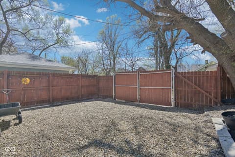 Yard at 554 N Oakland Avenue, Indianapolis, IN