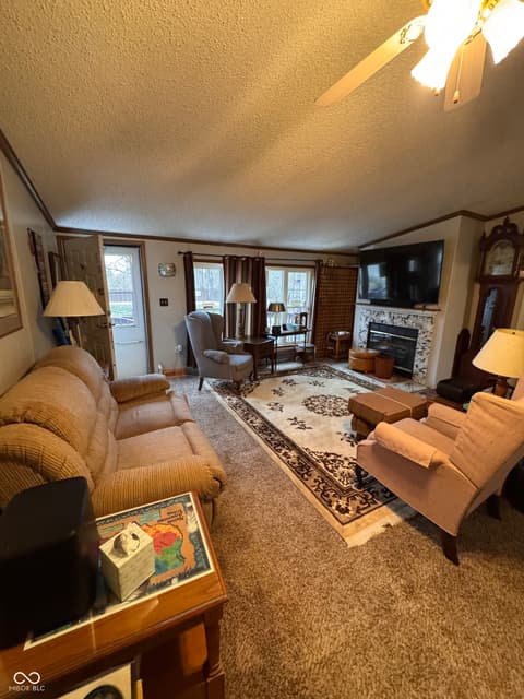 Living room at 805 Reformatory Road, Pendleton, IN