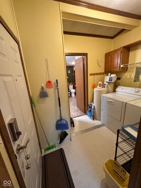 Laundry room at 805 Reformatory Road, Pendleton, IN