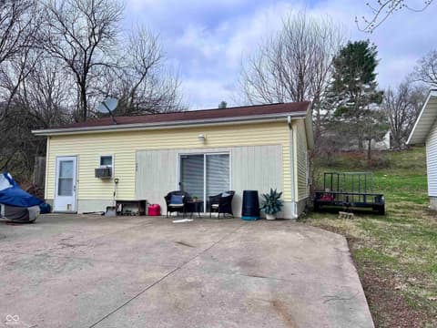 Photo of 242 W Main Street, Ellettsville, IN