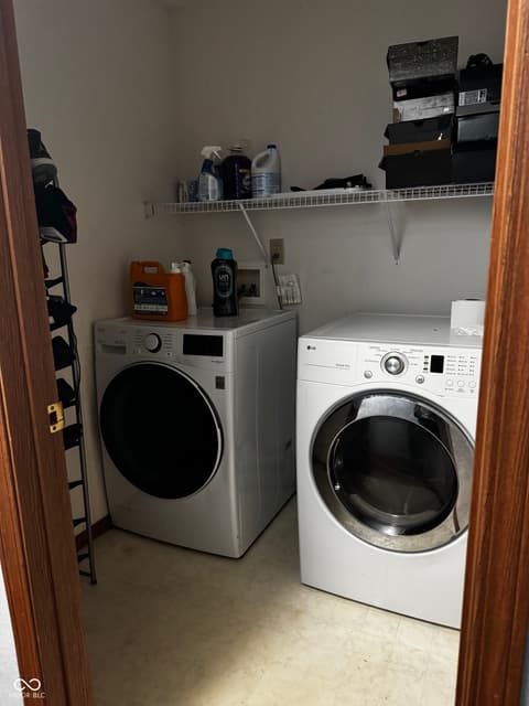 Laundry room at 529 Meadows Edge Lane, Indianapolis, IN