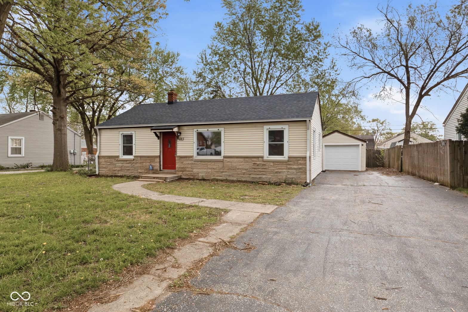 Photo of 483 S Somerset Avenue, Indianapolis, IN