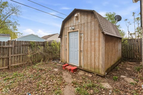 Photo of 483 S Somerset Avenue, Indianapolis, IN