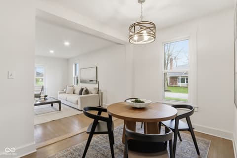 Photo of 980 W Poplar Street, Zionsville, IN