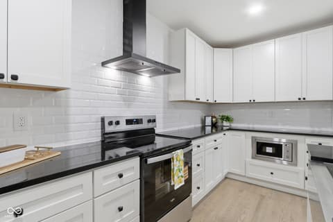 Photo of 980 W Poplar Street, Zionsville, IN