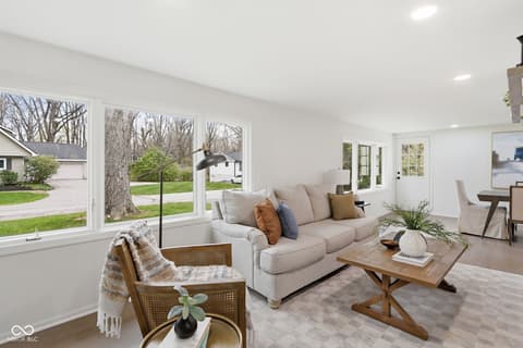 Photo of 980 W Poplar Street, Zionsville, IN