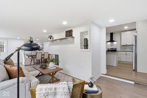 Photo of 980 W Poplar Street, Zionsville, IN