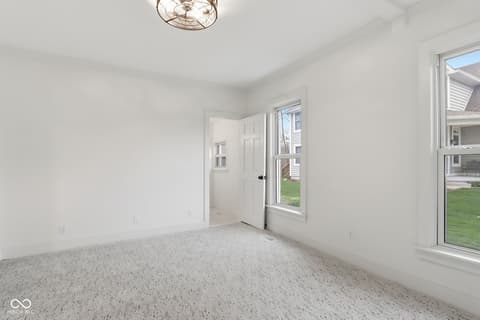 Photo of 980 W Poplar Street, Zionsville, IN