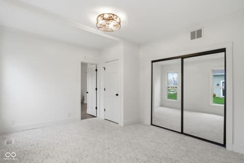Photo of 980 W Poplar Street, Zionsville, IN