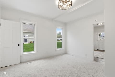 Photo of 980 W Poplar Street, Zionsville, IN