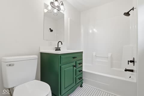 Photo of 980 W Poplar Street, Zionsville, IN