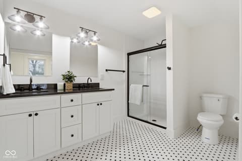 Primary bathroom at 980 W Poplar Street, Zionsville, IN