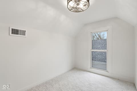 Photo of 980 W Poplar Street, Zionsville, IN