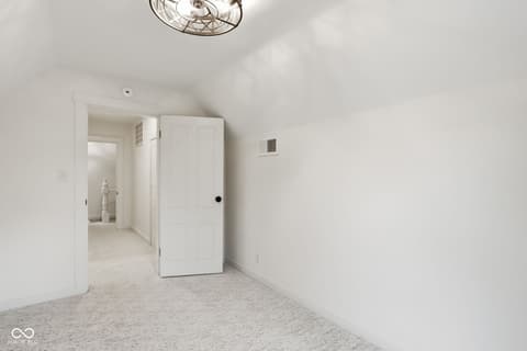 Photo of 980 W Poplar Street, Zionsville, IN