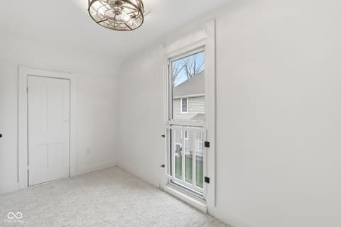 Photo of 980 W Poplar Street, Zionsville, IN
