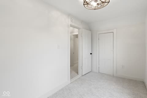 Photo of 980 W Poplar Street, Zionsville, IN
