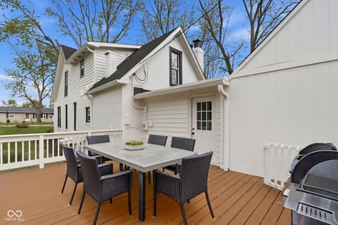 Photo of 980 W Poplar Street, Zionsville, IN