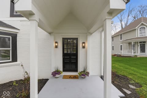 Photo of 980 W Poplar Street, Zionsville, IN