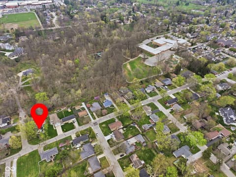 Photo of 980 W Poplar Street, Zionsville, IN