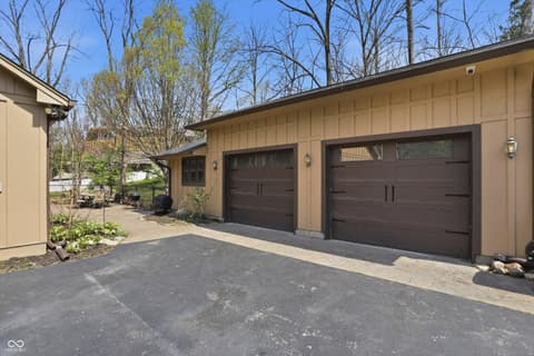 Garage at 6361 Creekside Lane, Indianapolis, IN