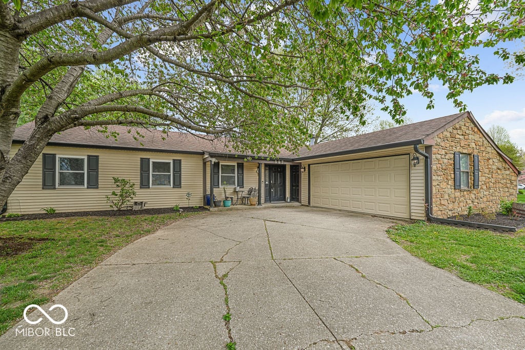Photo of 387 Pleasantview Boulevard, Greenwood, IN