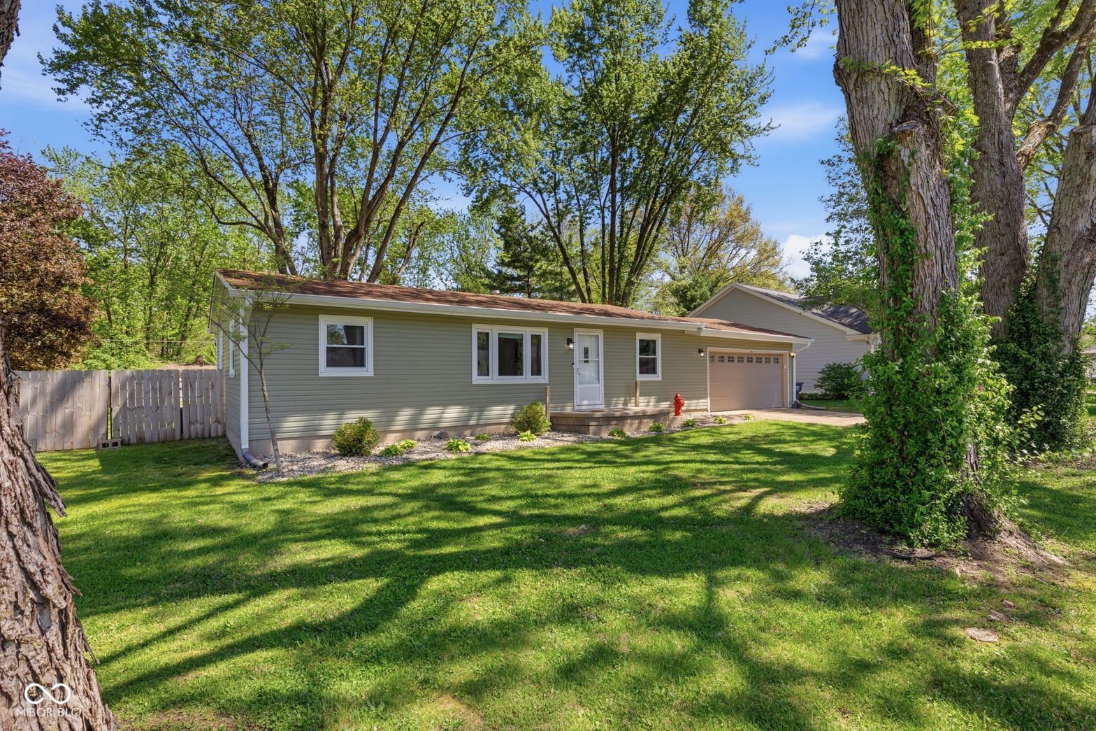 Front exterior at 136 E Central Way, Pendleton, IN