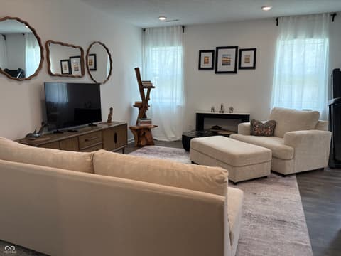 Photo of 3779 S Village Row, New Palestine, IN