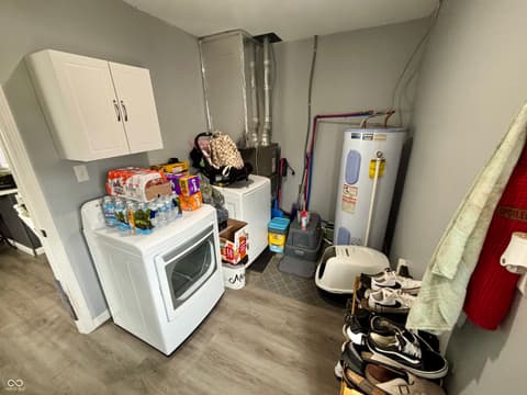 Laundry room at 822 E Church Street, Brazil, IN