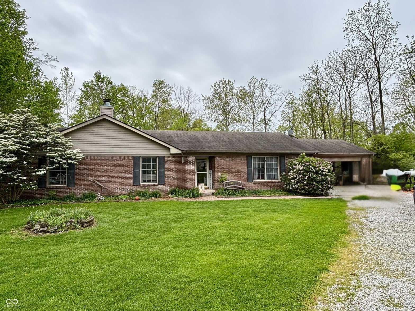 Front exterior at 618 Gettysburg, Coatesville, IN