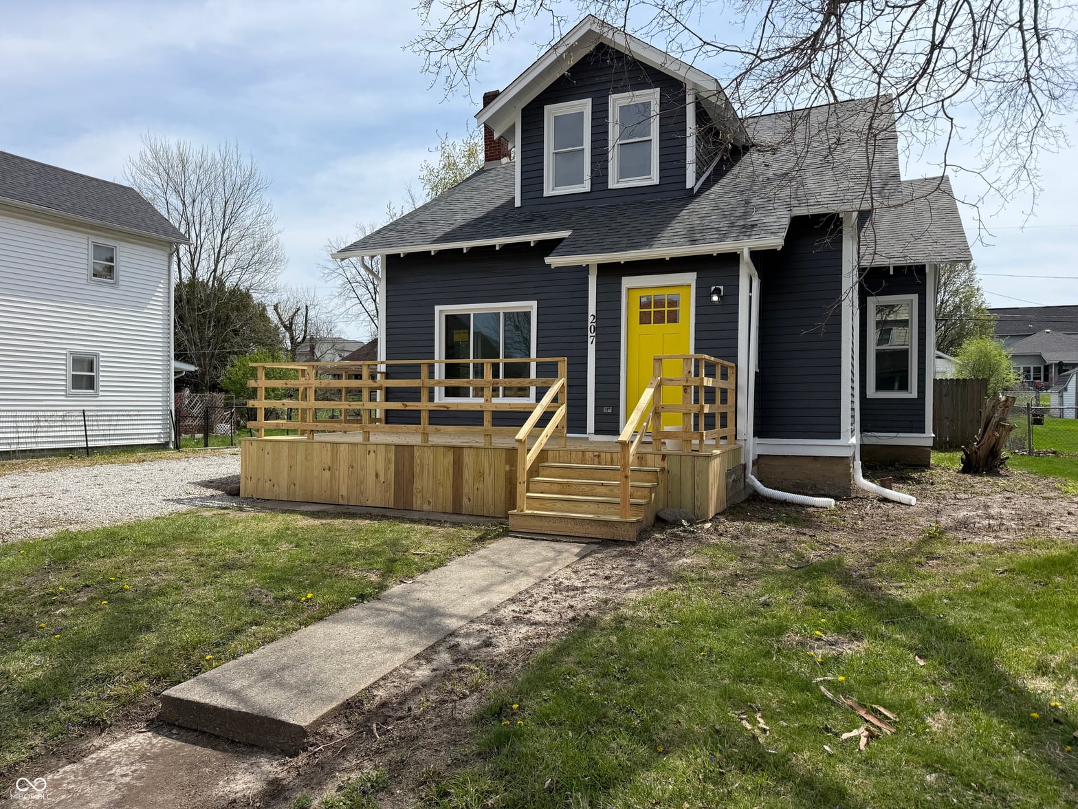 Photo of 207 E Broadway Street, Alexandria, IN
