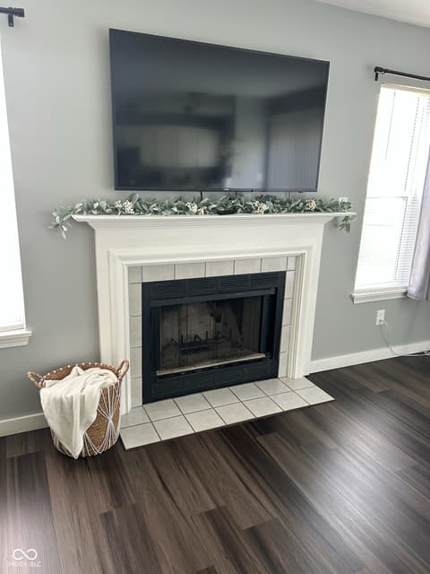 Family room at 932 Stave Oak Drive, Beech Grove, IN
