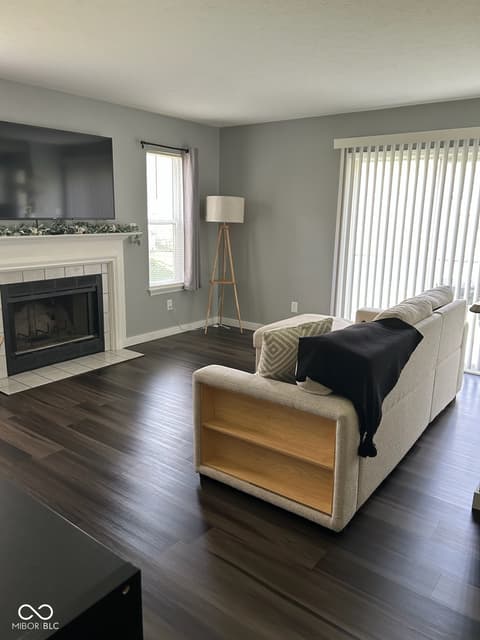 Family room at 932 Stave Oak Drive, Beech Grove, IN