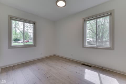 Photo of 146 Parkview Drive, Whiteland, IN