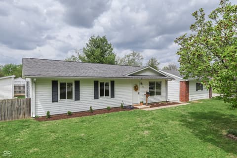 Photo of 146 Parkview Drive, Whiteland, IN
