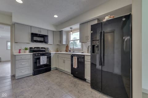 Photo of 146 Parkview Drive, Whiteland, IN