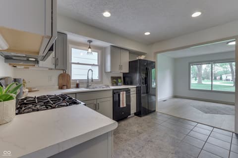 Photo of 146 Parkview Drive, Whiteland, IN