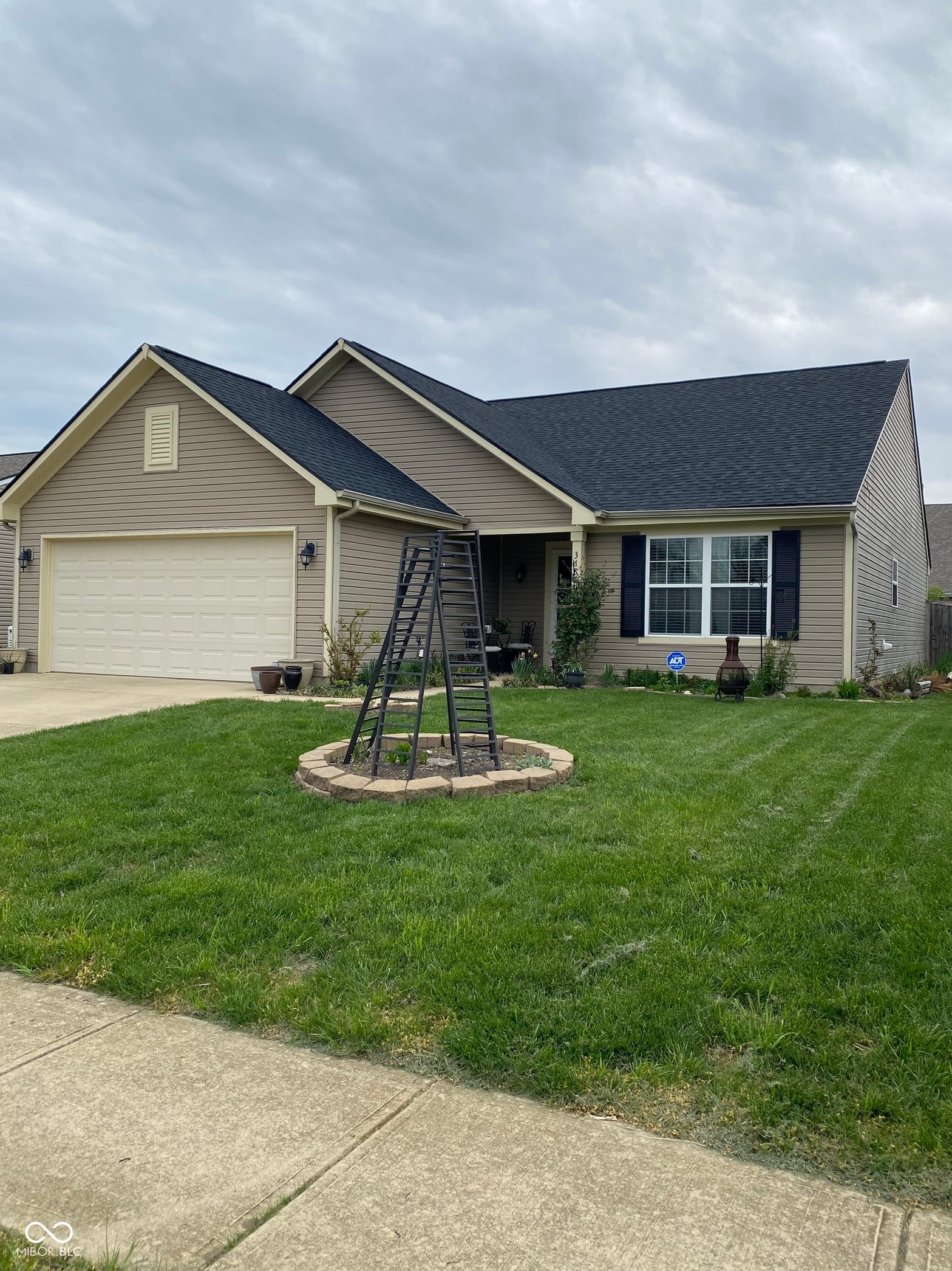 Photo of 3187 Limber Pine Drive, Whiteland, IN