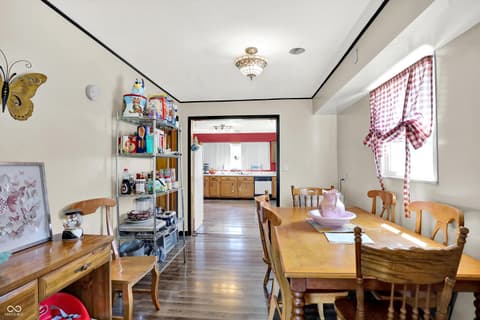 Dining room at 303 Warren Street, Williamsport, IN
