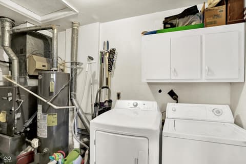 Laundry room at 303 Warren Street, Williamsport, IN