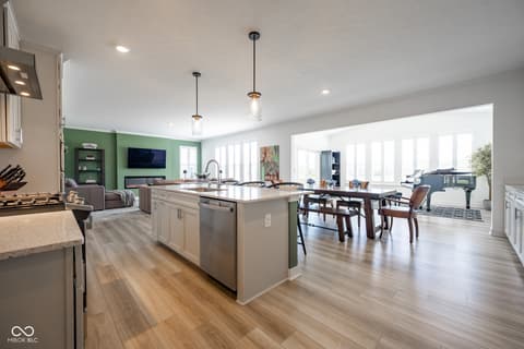 Photo of 1041 Elmwood Lane, Greenwood, IN