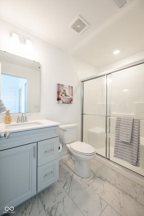 Photo of 1041 Elmwood Lane, Greenwood, IN