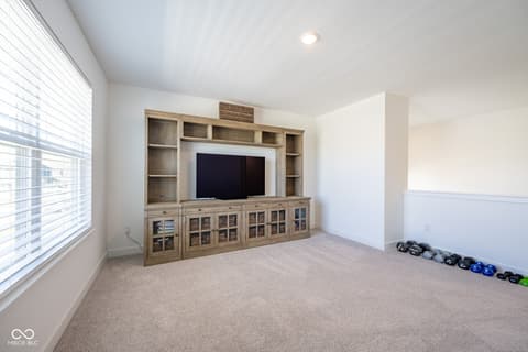 Photo of 1041 Elmwood Lane, Greenwood, IN