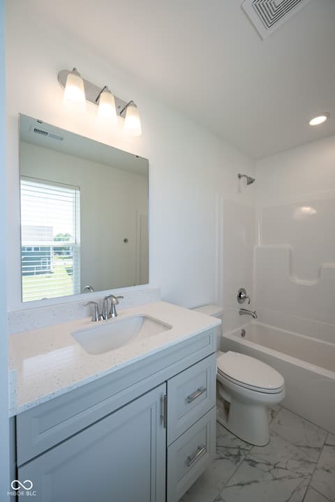 Photo of 1041 Elmwood Lane, Greenwood, IN