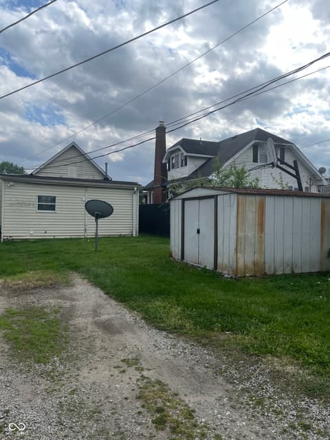 Yard at 215 E Laurel Street, Seymour, IN