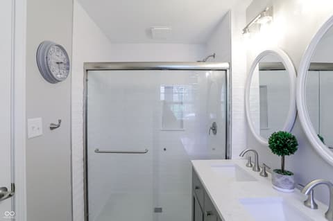 Photo of 4625 Berkshire Lane, Indianapolis, IN
